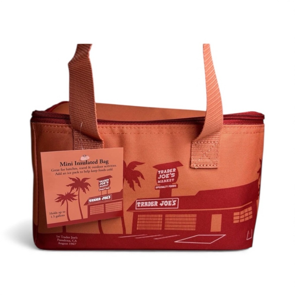 Trader Joe's Peach Insulated Zippered Tote Bag, New with Tags.